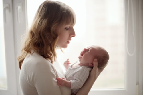 This Is How To Help Your Baby Adapt To Life Outside The Womb crying